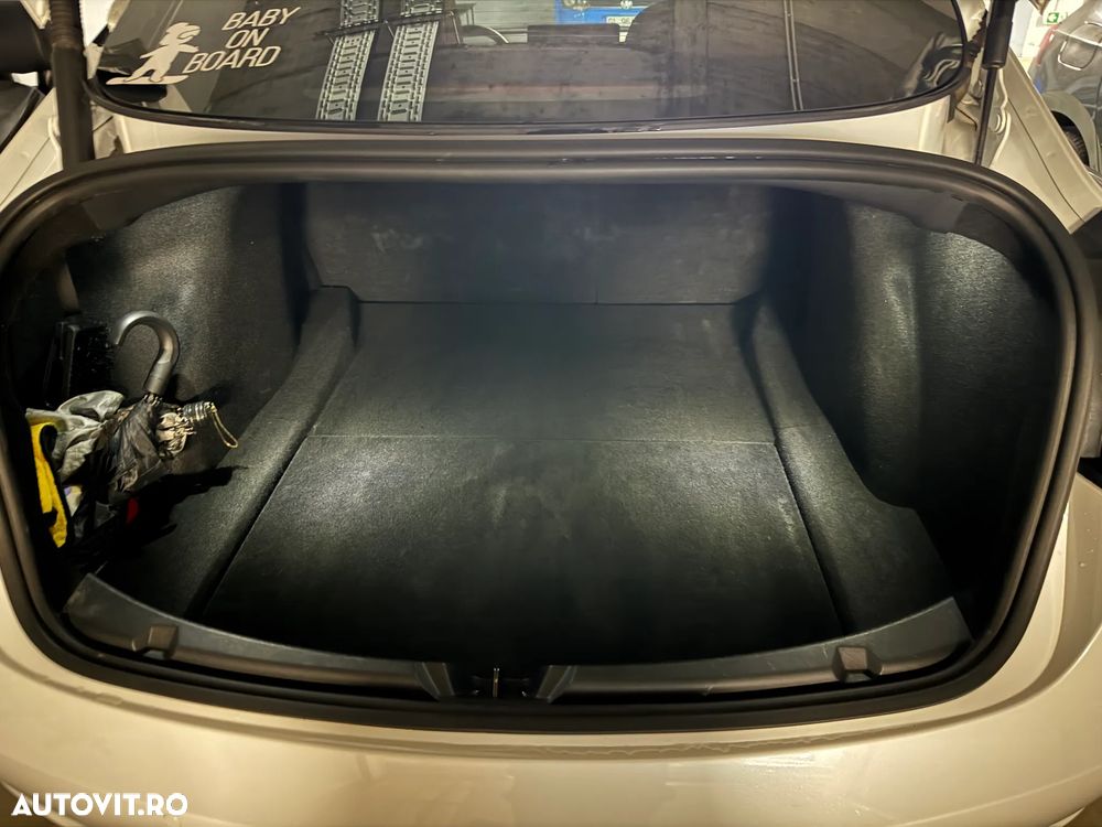 Tesla Model 3 - 8