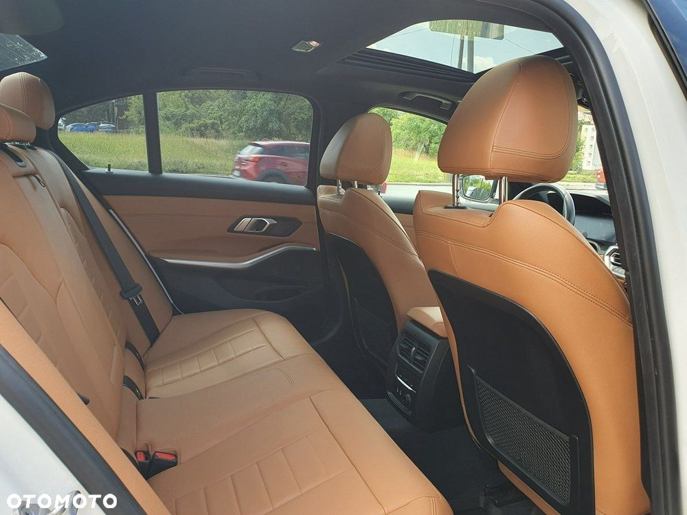 BMW Seria 3 330i xDrive - 15