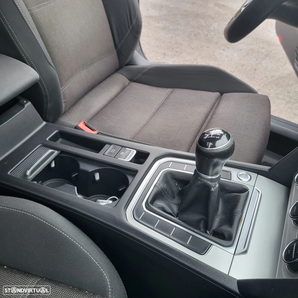 VW Passat Variant 1.6 TDI BlueMotion - 37