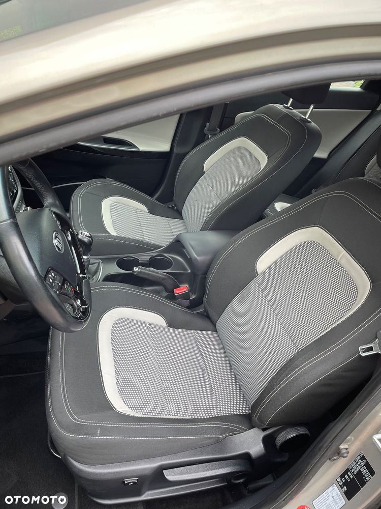 Kia Ceed - 16