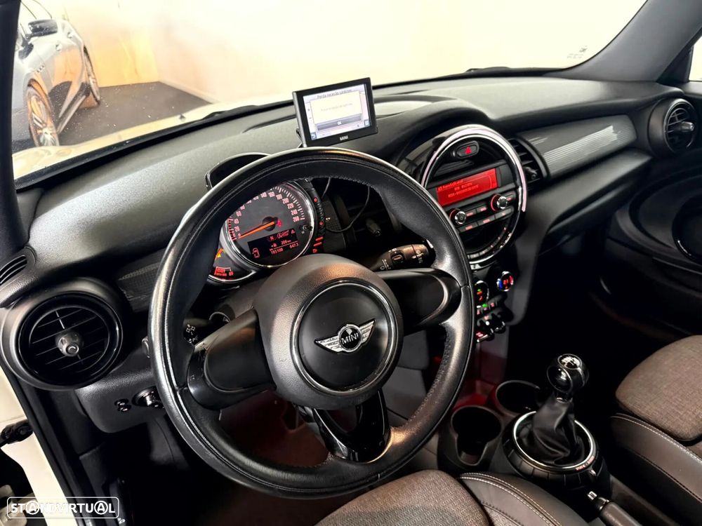 MINI 3 Portas Cooper D - 16