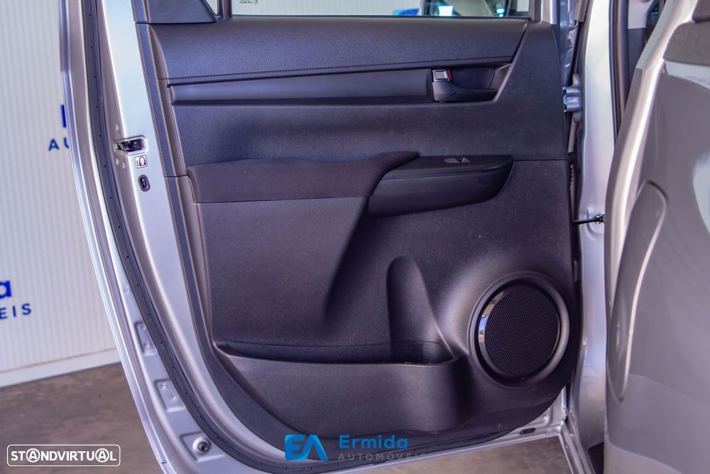 Toyota Hilux 2.4 D-4D 4WD Tracker - 24
