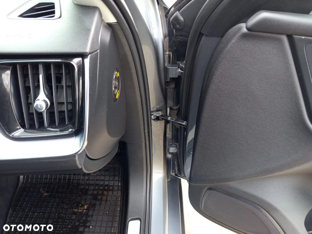 Volvo V60 T6 AWD Twin Engine Geartronic Momentum Pro - 20