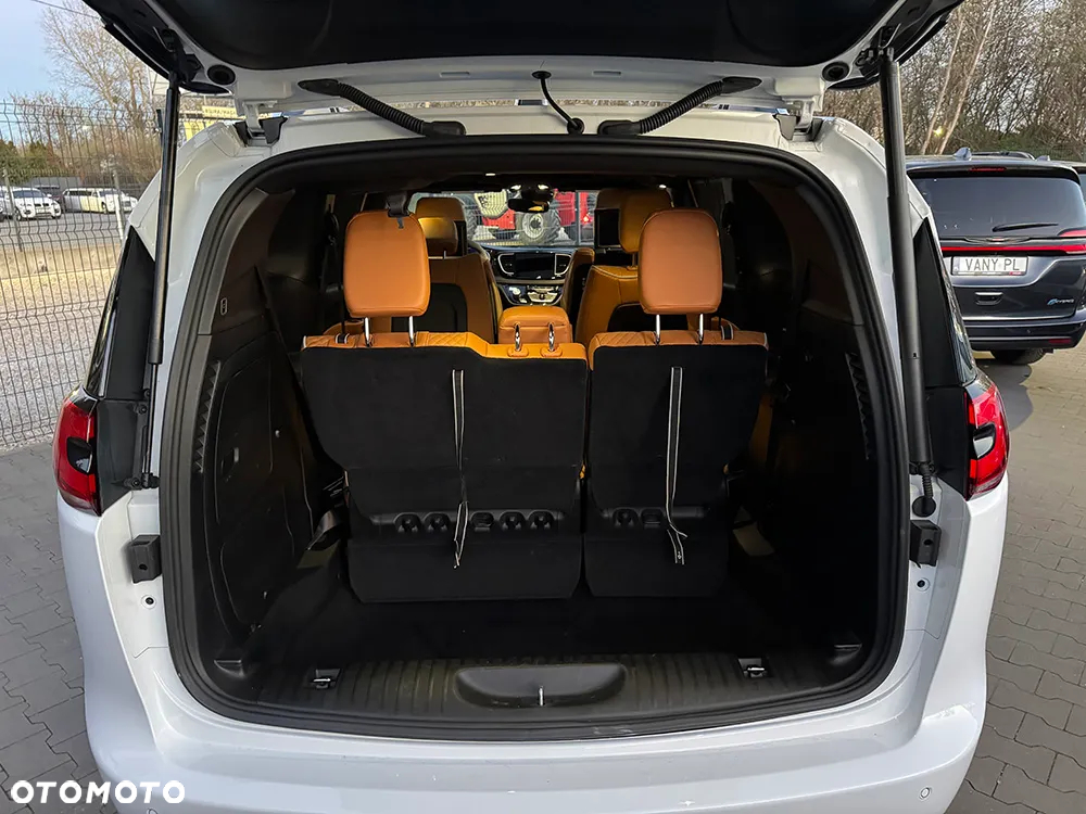 Chrysler Pacifica - 22