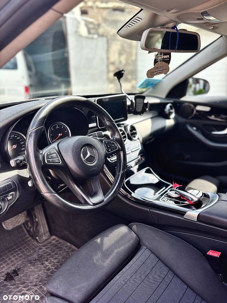 Mercedes-Benz Klasa C 220 d 4Matic 9G-TRONIC Avantgarde - 2