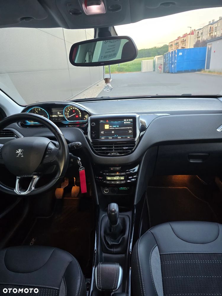 Peugeot 2008 1.2 Pure Tech GPF Signature S&S - 14