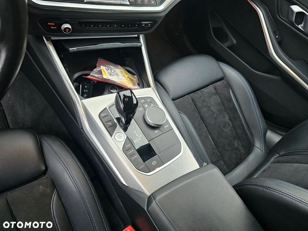 BMW Seria 3 320d xDrive Edition M Sport Shadow - 23