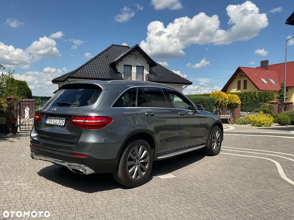 Mercedes-Benz GLC 250 4Matic 9G-TRONIC AMG Line - 2