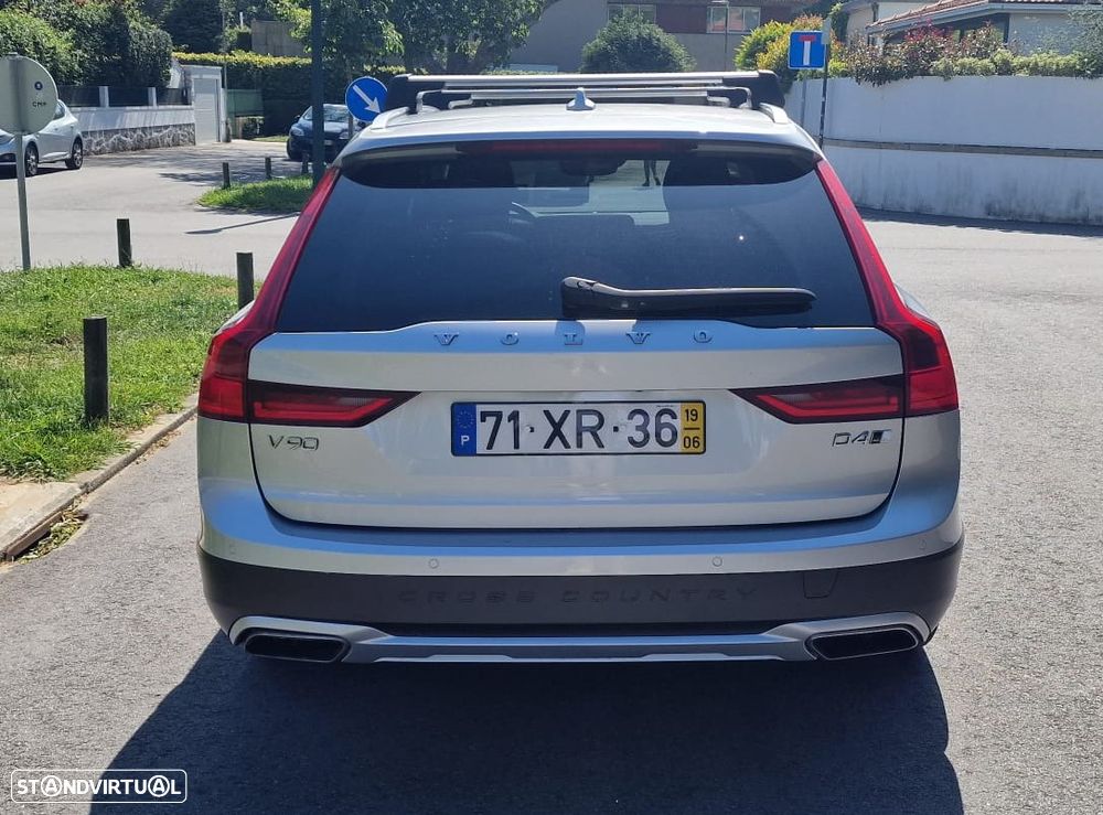 Volvo V90 Cross Country - 10