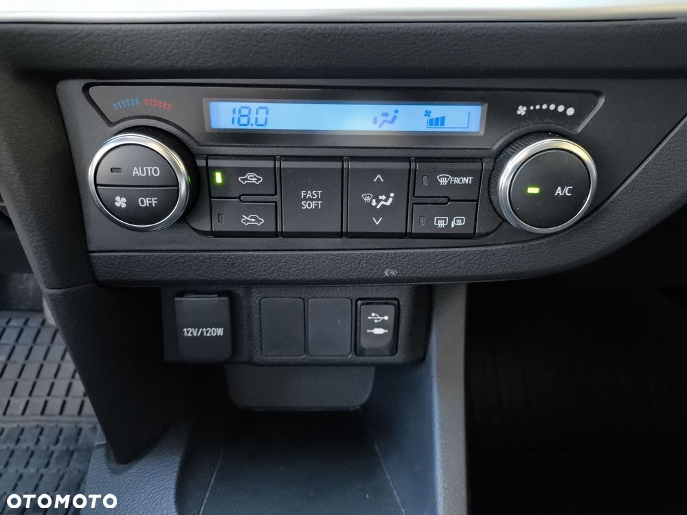 Toyota Auris 1.6 Premium - 21