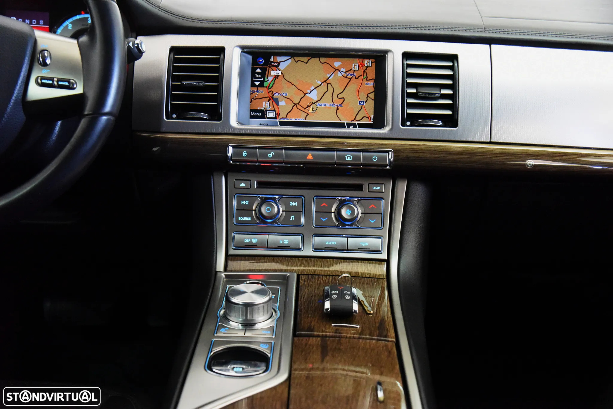 Jaguar XF 2.7 D V6 Luxury - 21