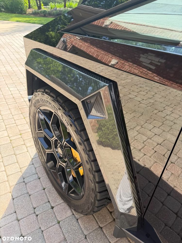 Tesla Cybertruck - 26