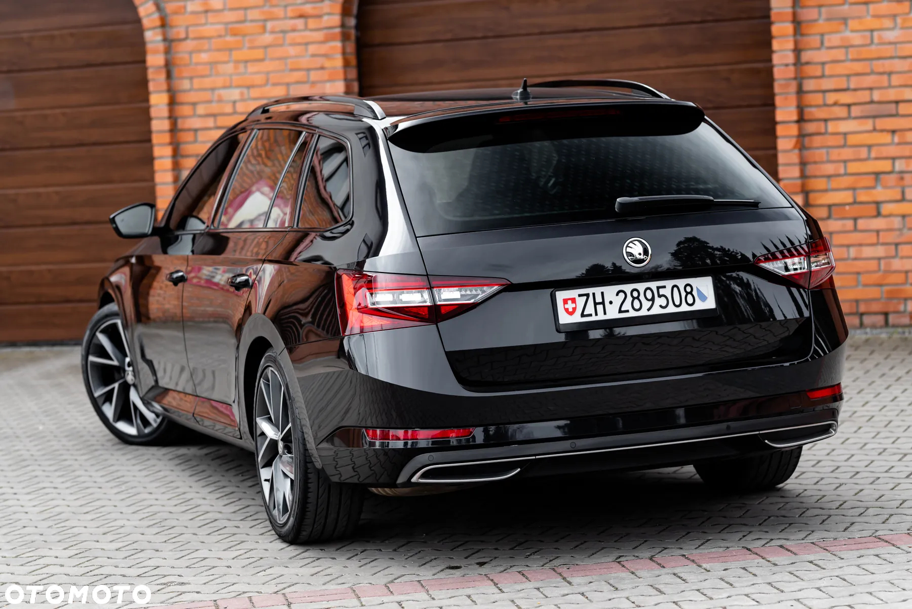 Skoda Superb 2.0 TDI DSG Sportline - 3