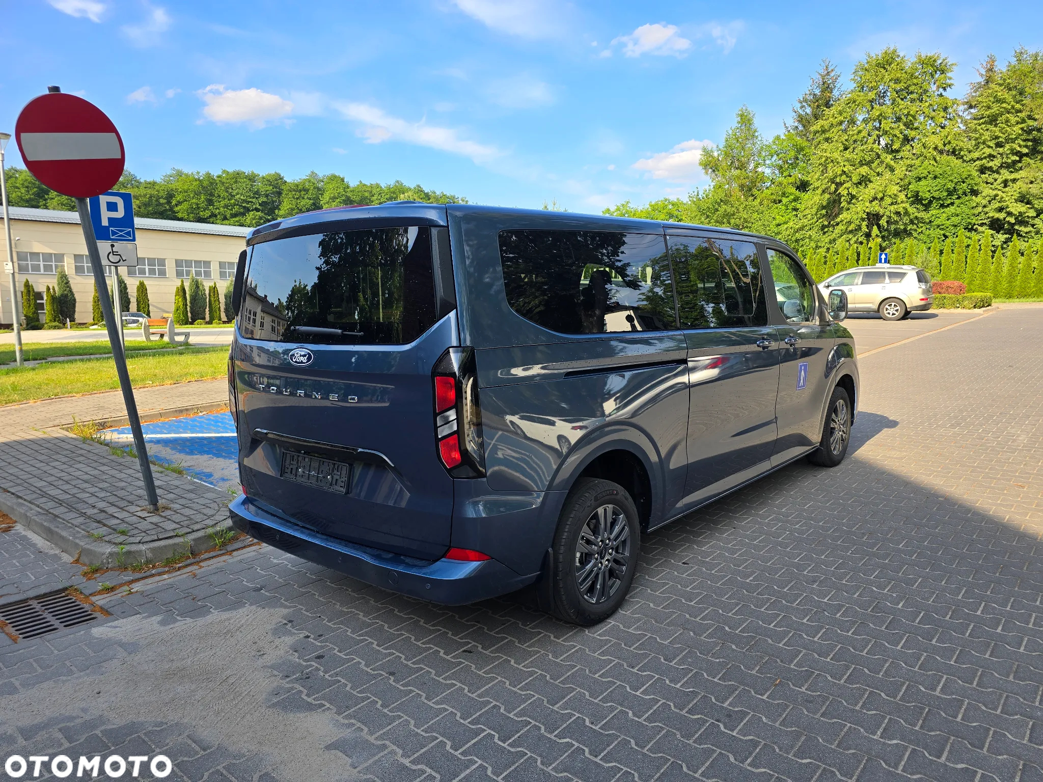 Ford Tourneo Custom 2.0 EcoBlue 320 L2 Titanium - 4