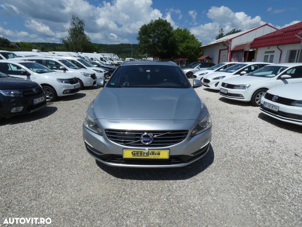 Volvo V60 D6 Plug-In-Hybrid AWD Geartronic Momentum - 2