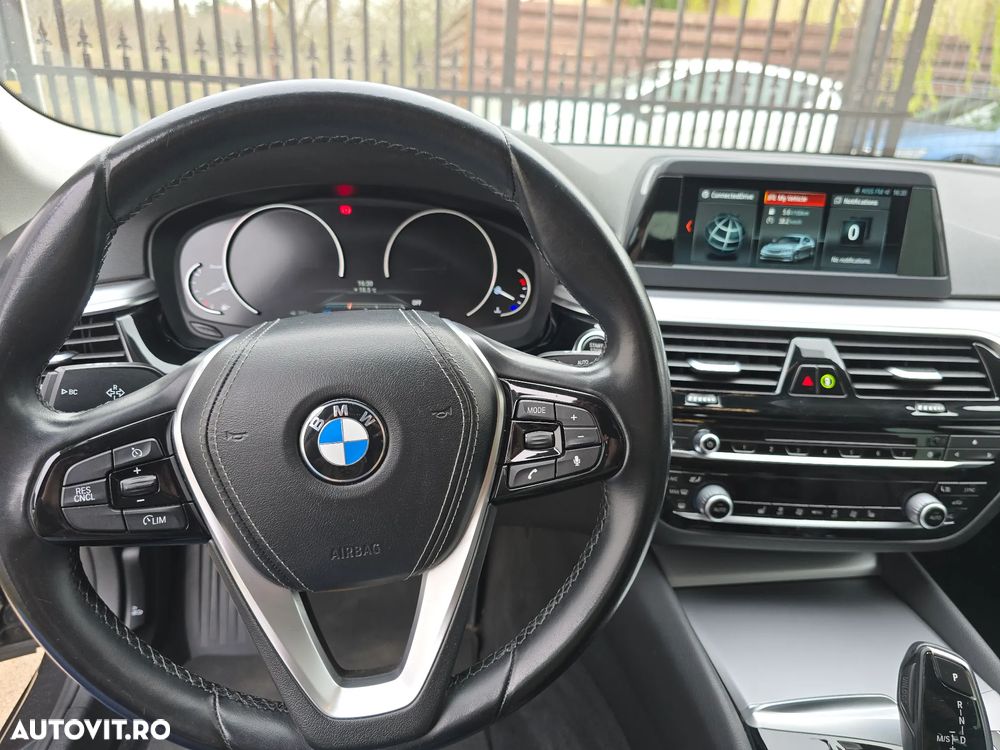 BMW Seria 5 520d AT - 32