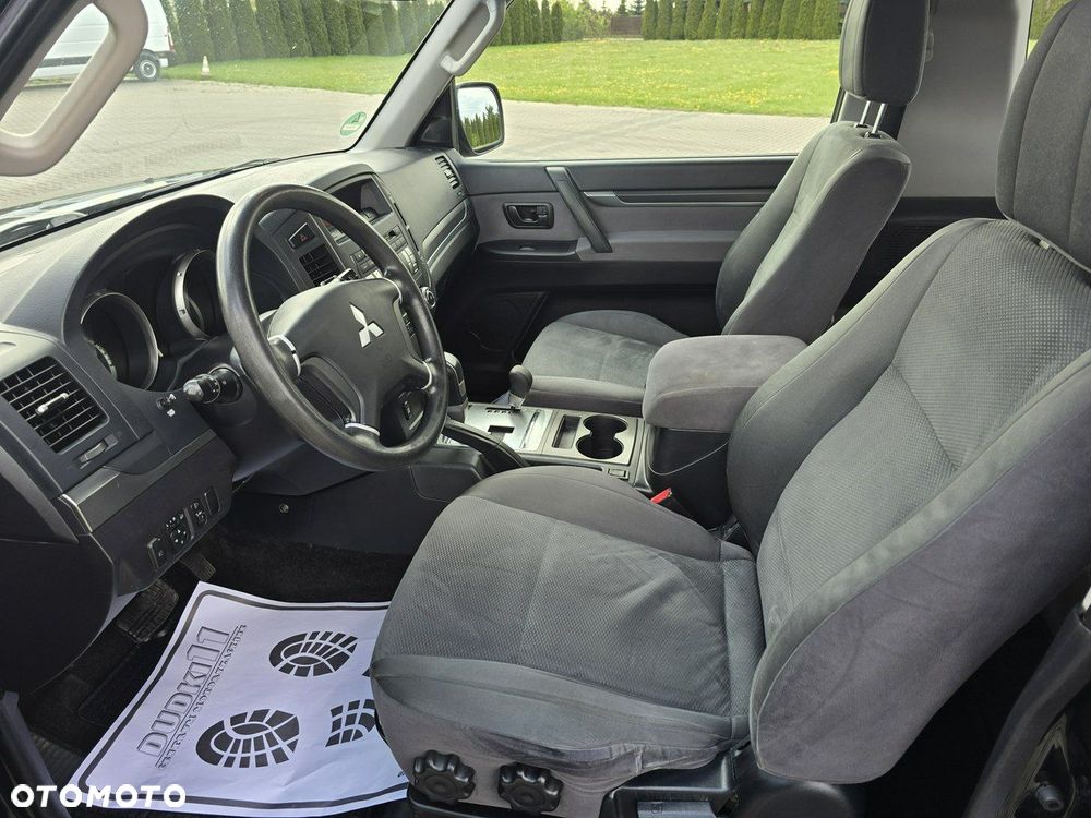 Mitsubishi Pajero - 14