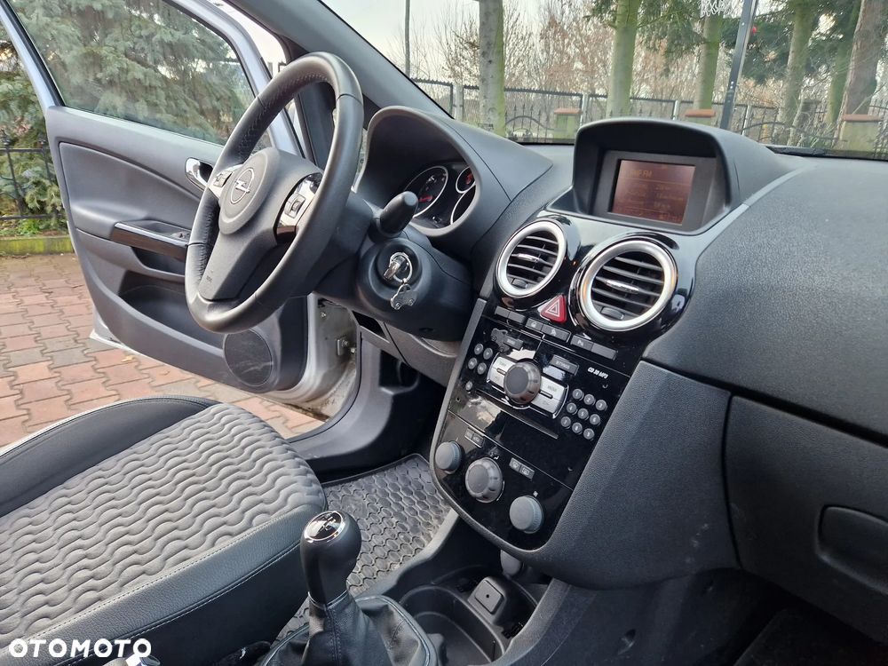 Opel Corsa 1.4 16V Cosmo - 28