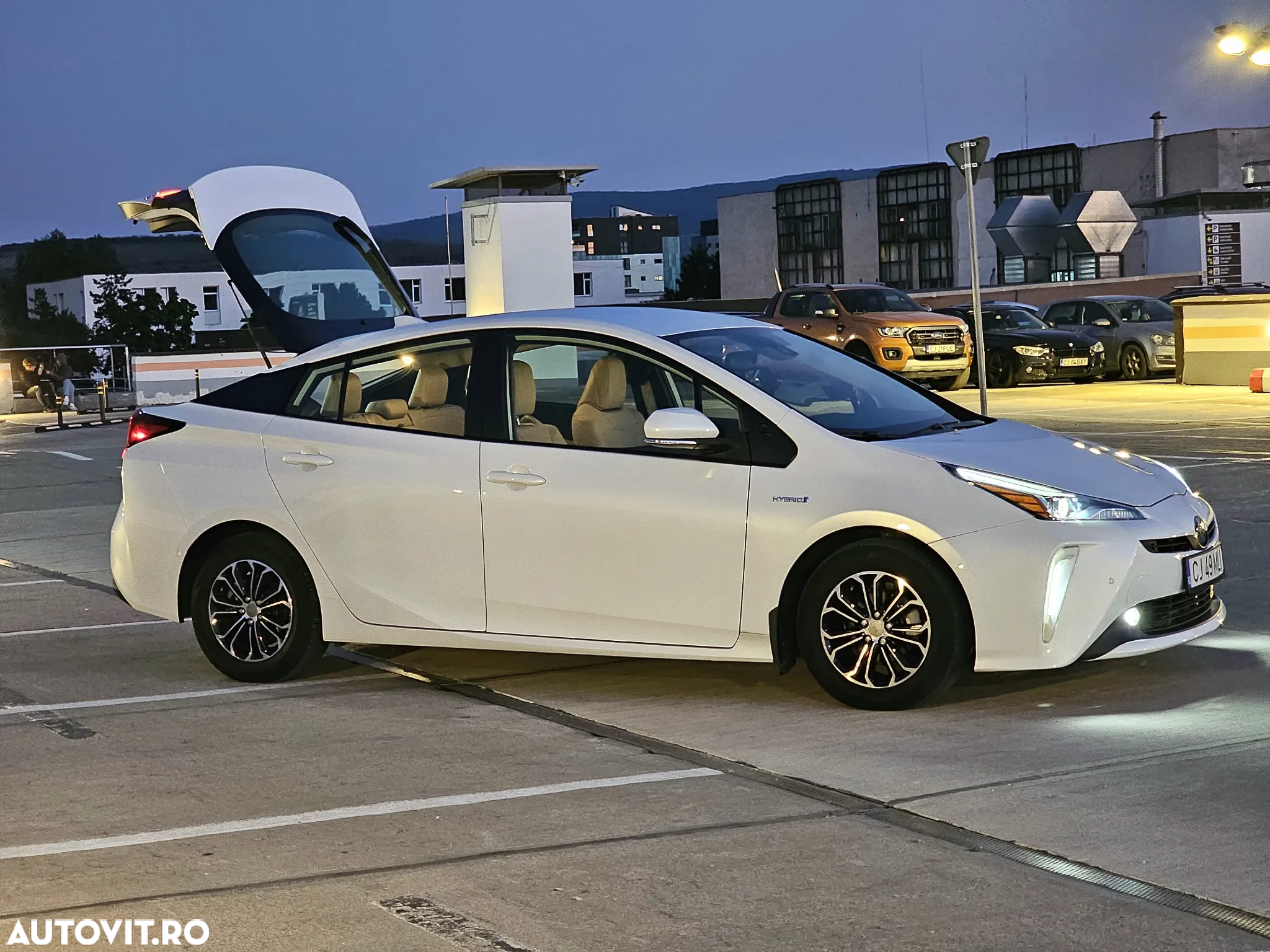 Toyota Prius 1.8 HSD Exclusive Plus - 3