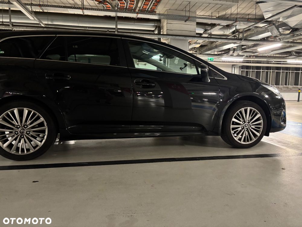 Toyota Avensis Touring Sports 1.8 Business Edition - 10