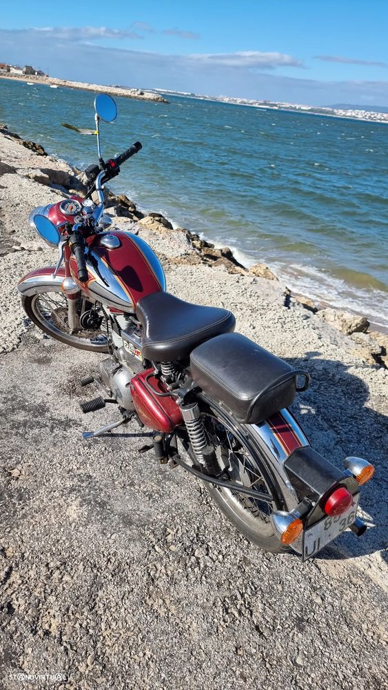 Moto Guzzi California Royal Enfield Classic Bullet - 3