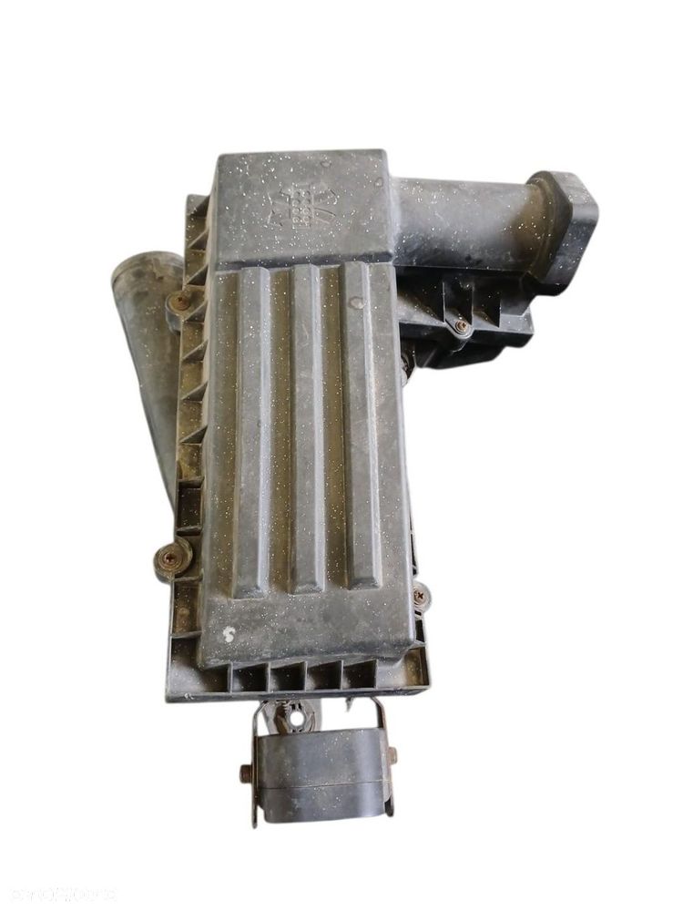 OBUDOWA FILTRA POWIETRZA VW PASSAT B6 1.9 TDI OBUDOWA FILTRA POWIETRZA - 2