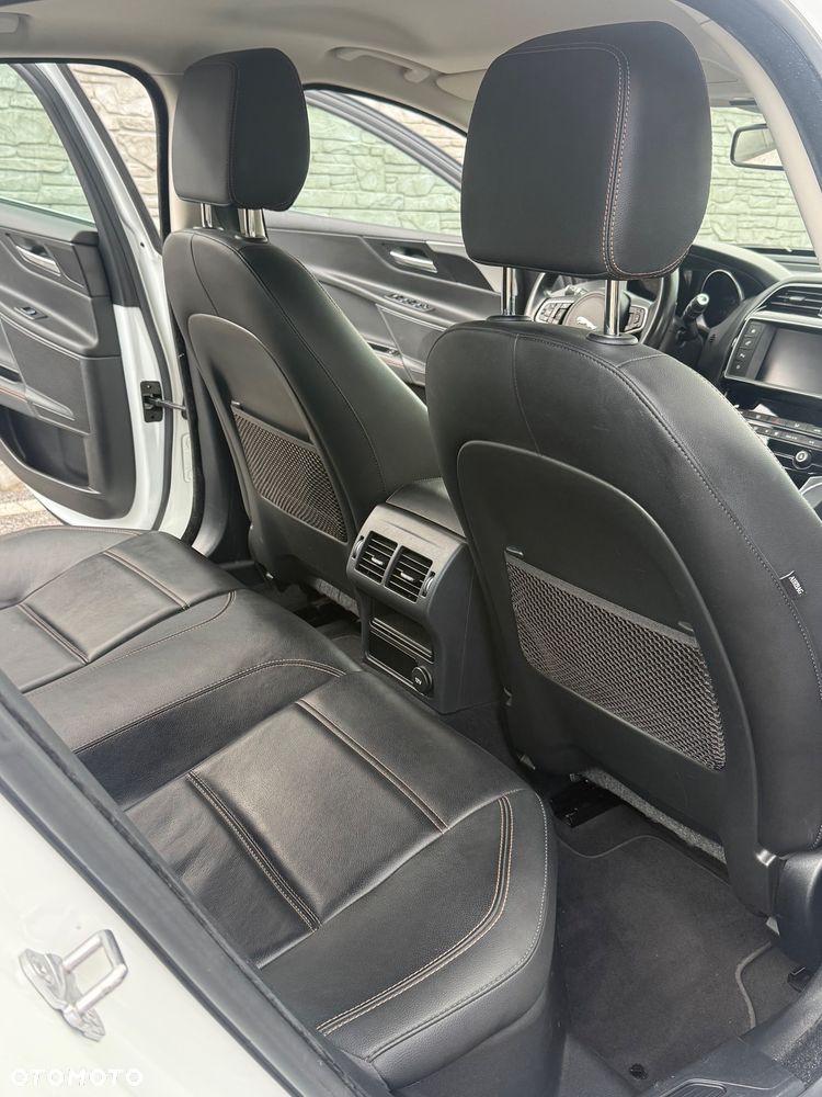 Jaguar XE 2.0 D Prestige - 19