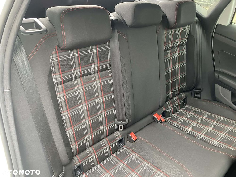Volkswagen Polo 2.0 TSI DSG GTI - 15