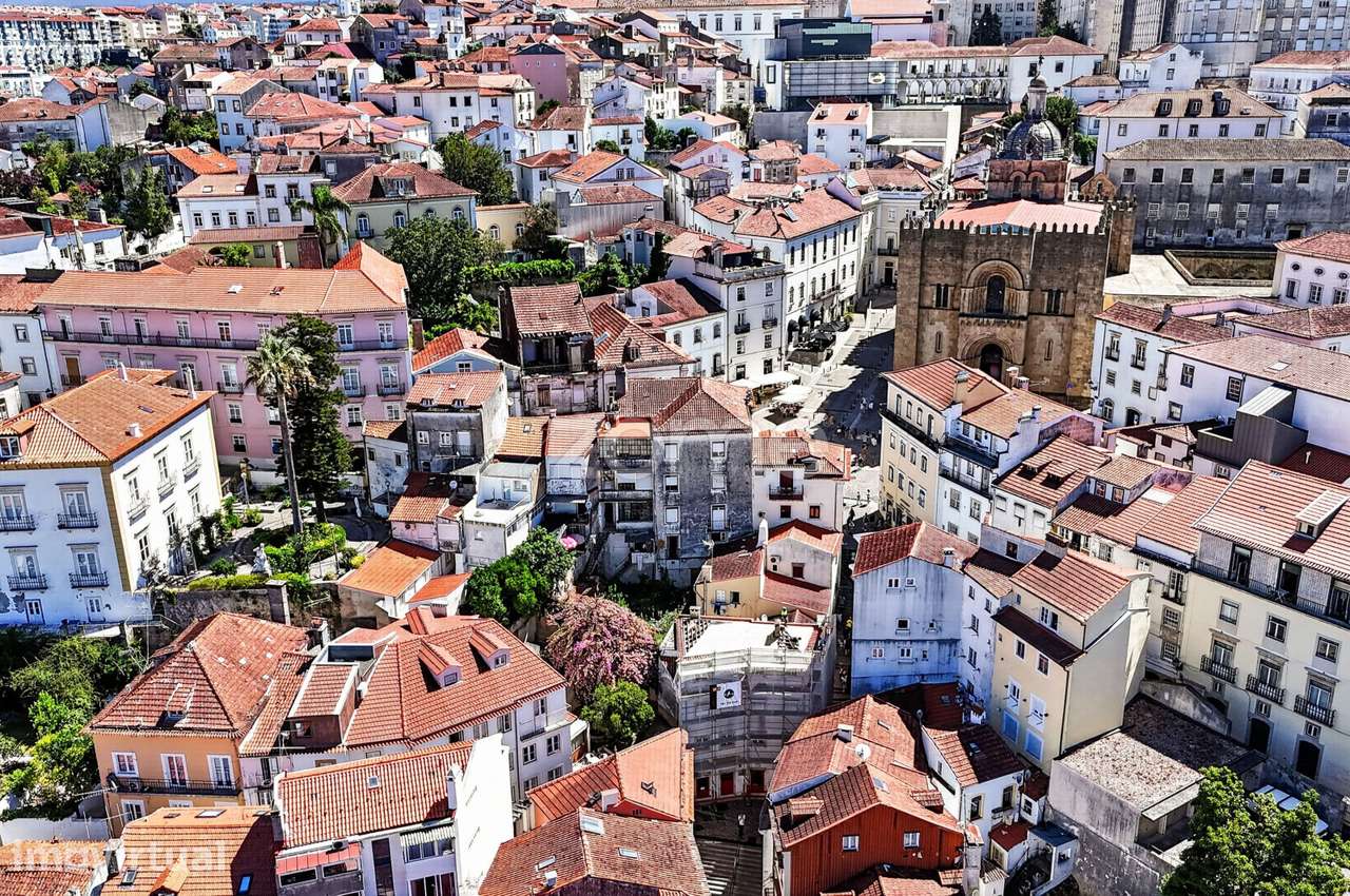 PRÉDIO HISTÓRICO NA SÉ VELHA (Coimbra) — UM INVESTIMENTO COM ALMA - Grande imagem: 2/23