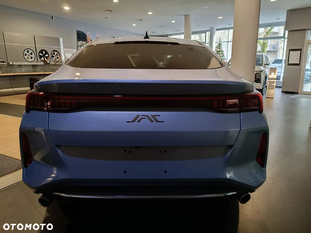 JAC J7 - 8