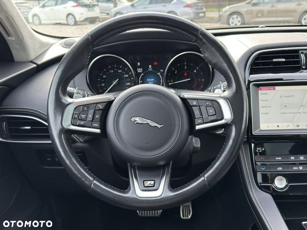 Jaguar F-Pace 2.0 i4D AWD R-Sport - 28