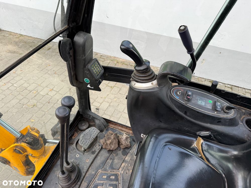 JCB 8018 - 6