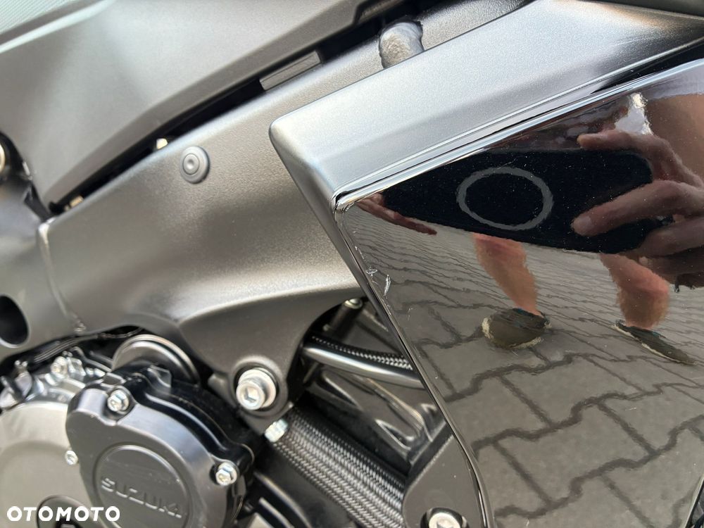 Suzuki GSX - 26