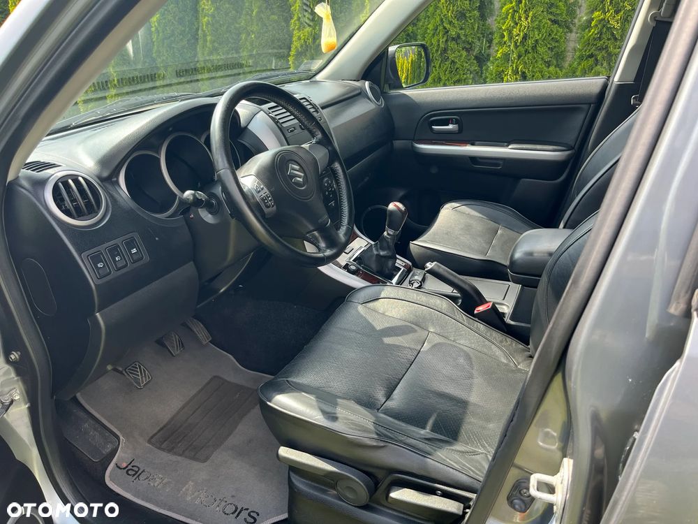 Suzuki Grand Vitara 2.0 De luxe - 12