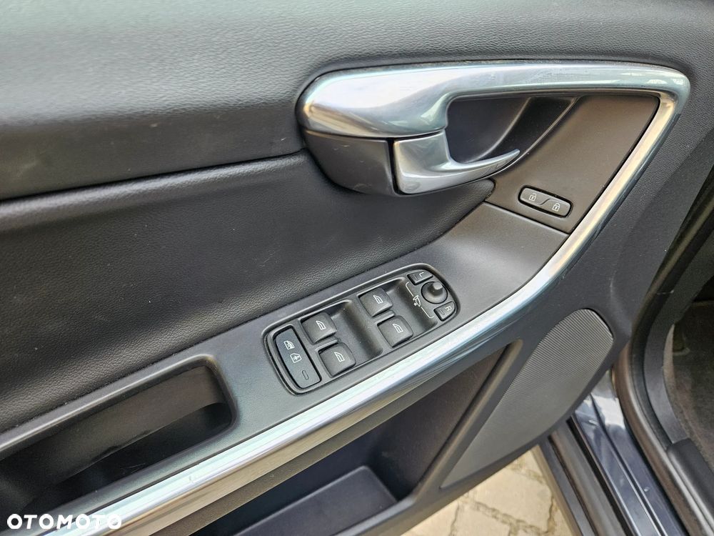 Volvo XC 60 D5 AWD Geartronic Summum - 23