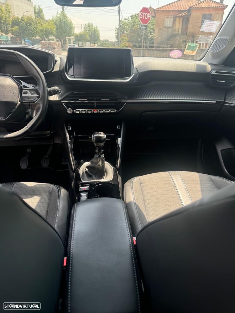 Peugeot 208 PureTech 100 Allure — fotografia 15
