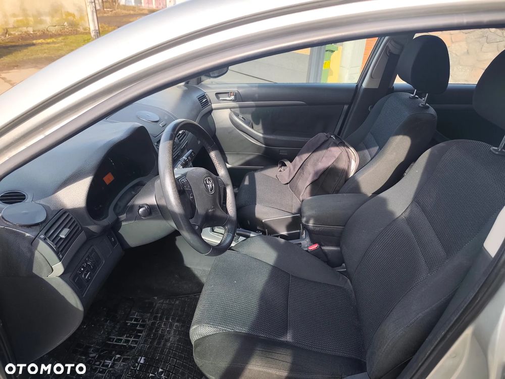 Toyota Avensis 2.0 D-4D Travel - 4