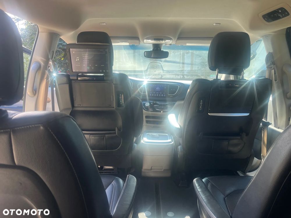 Chrysler Pacifica - 12