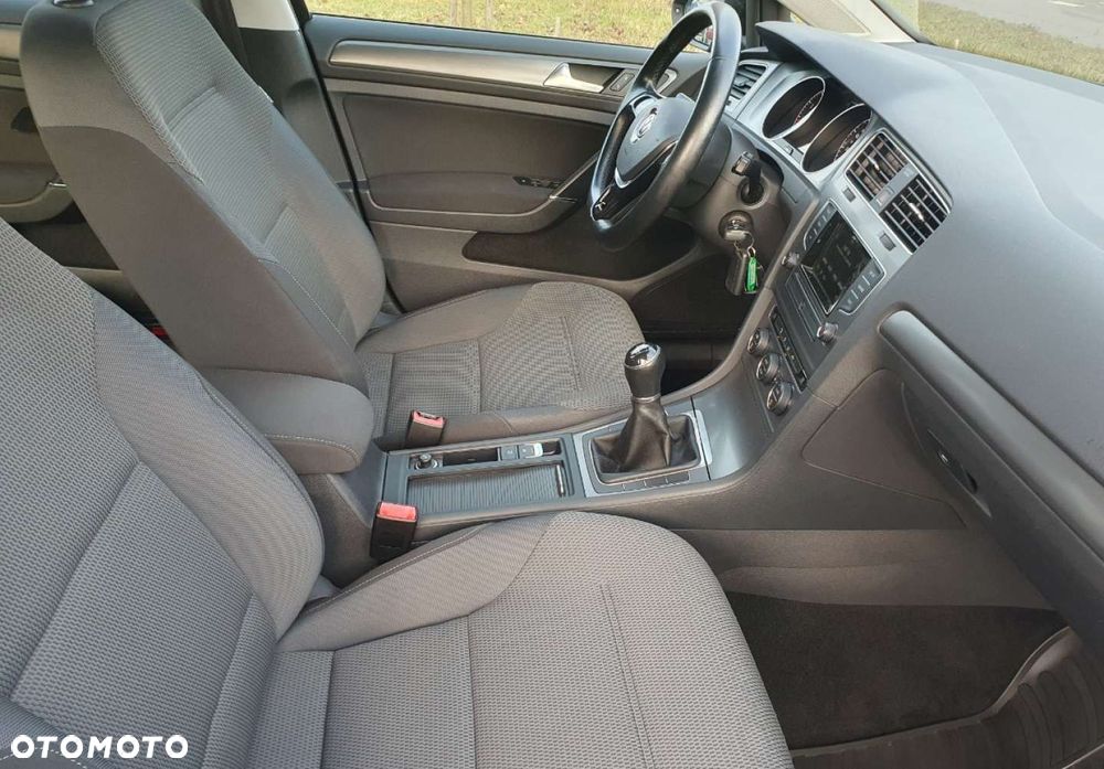 Volkswagen Golf - 23