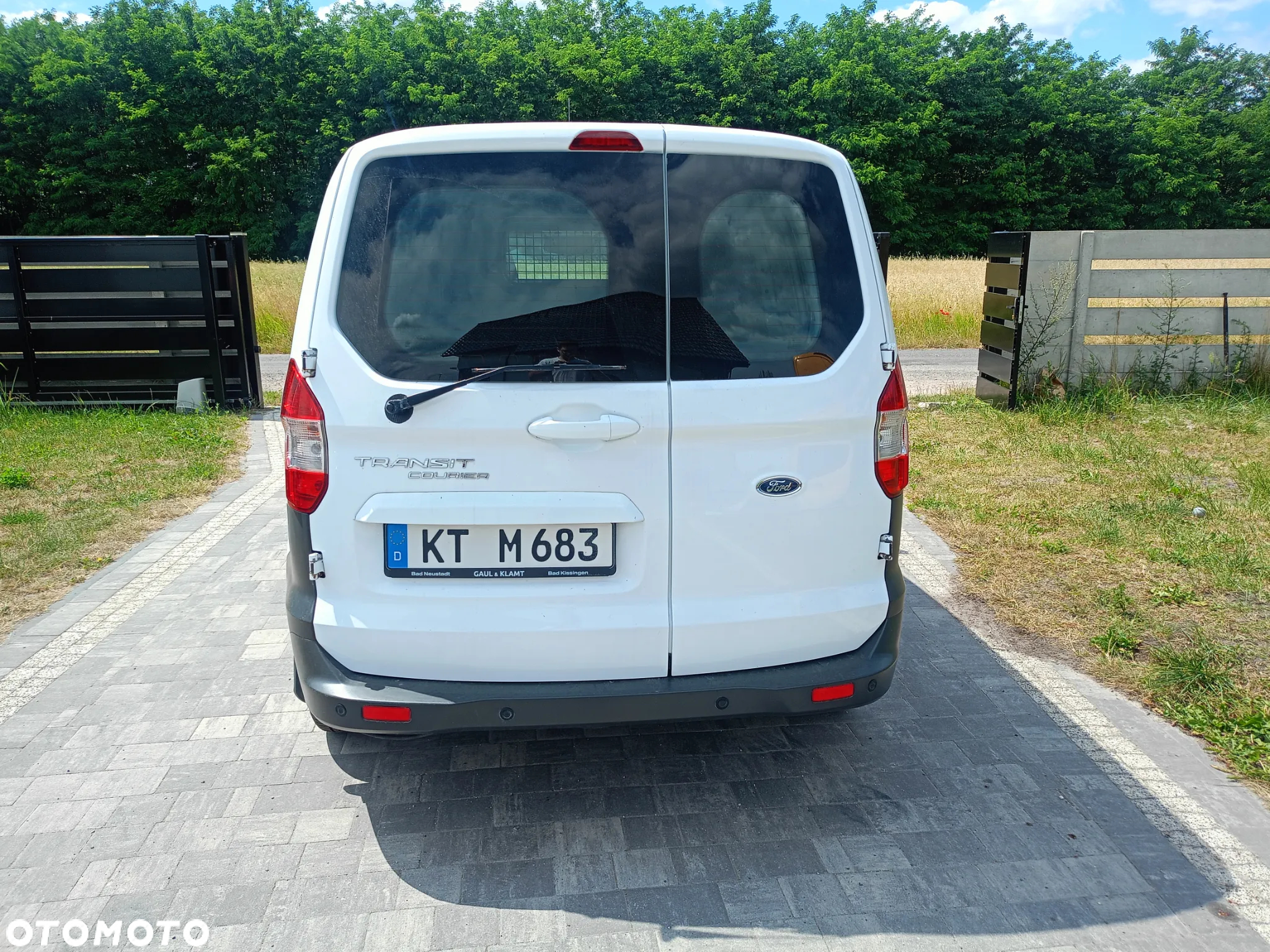 Ford courier - 32