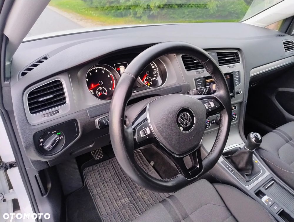 Volkswagen Golf - 17