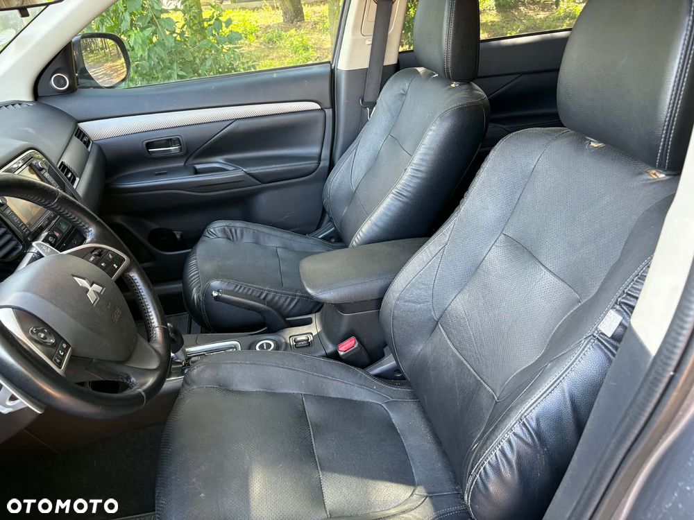 Mitsubishi Outlander - 12