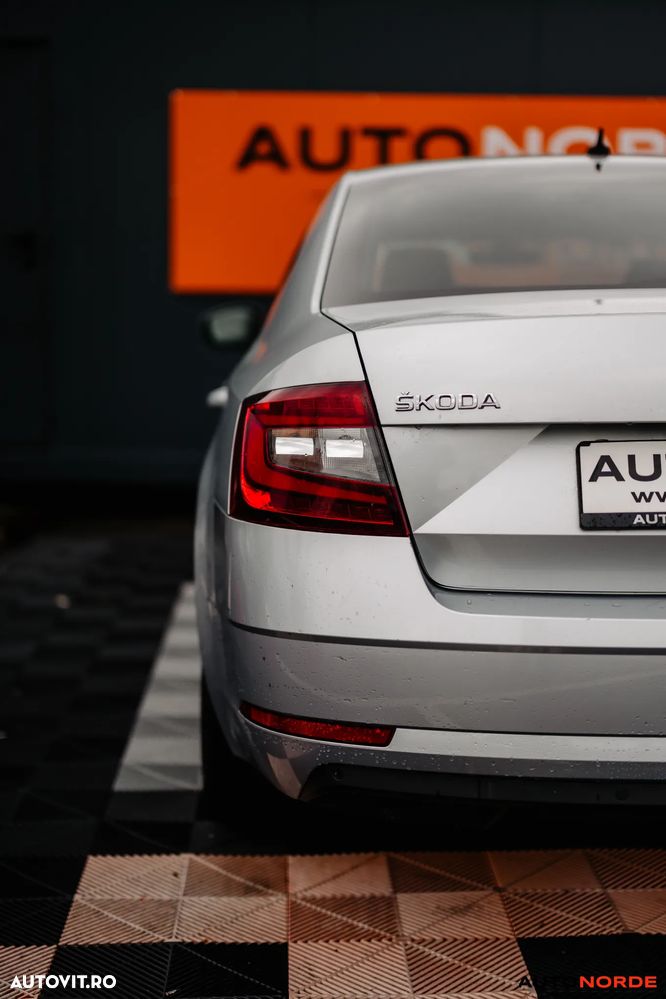 Skoda Octavia 2.0 TDI DSG Ambition - 9