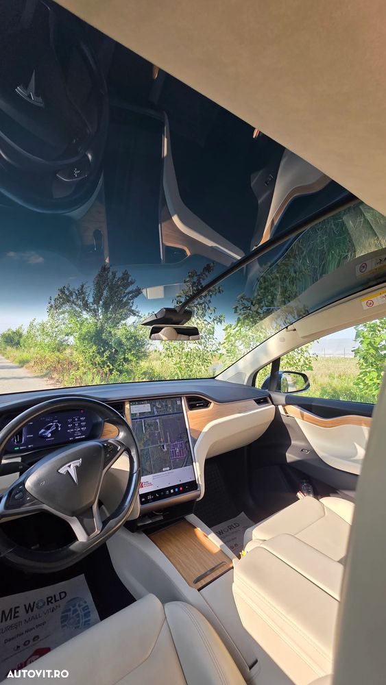 Tesla Model X - 4