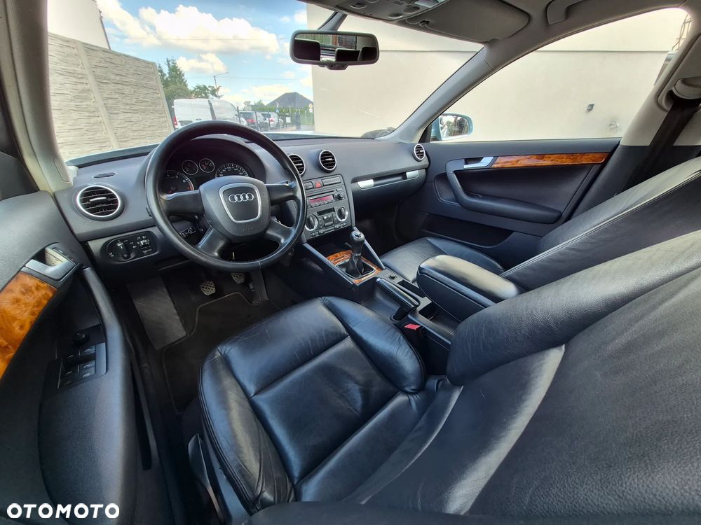 Audi A3 Sportback 2.0 FSI Ambiente - 11