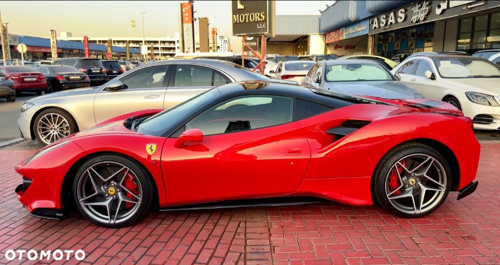 Ferrari 488 - 8