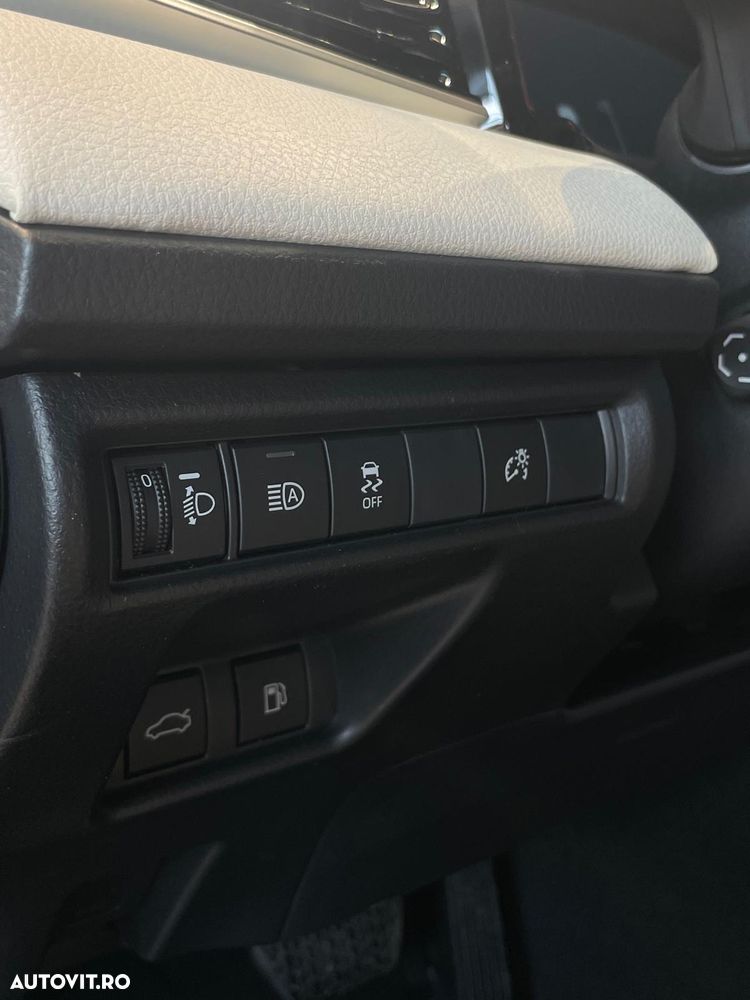 Toyota Camry 2.5 HEV Executive - 17