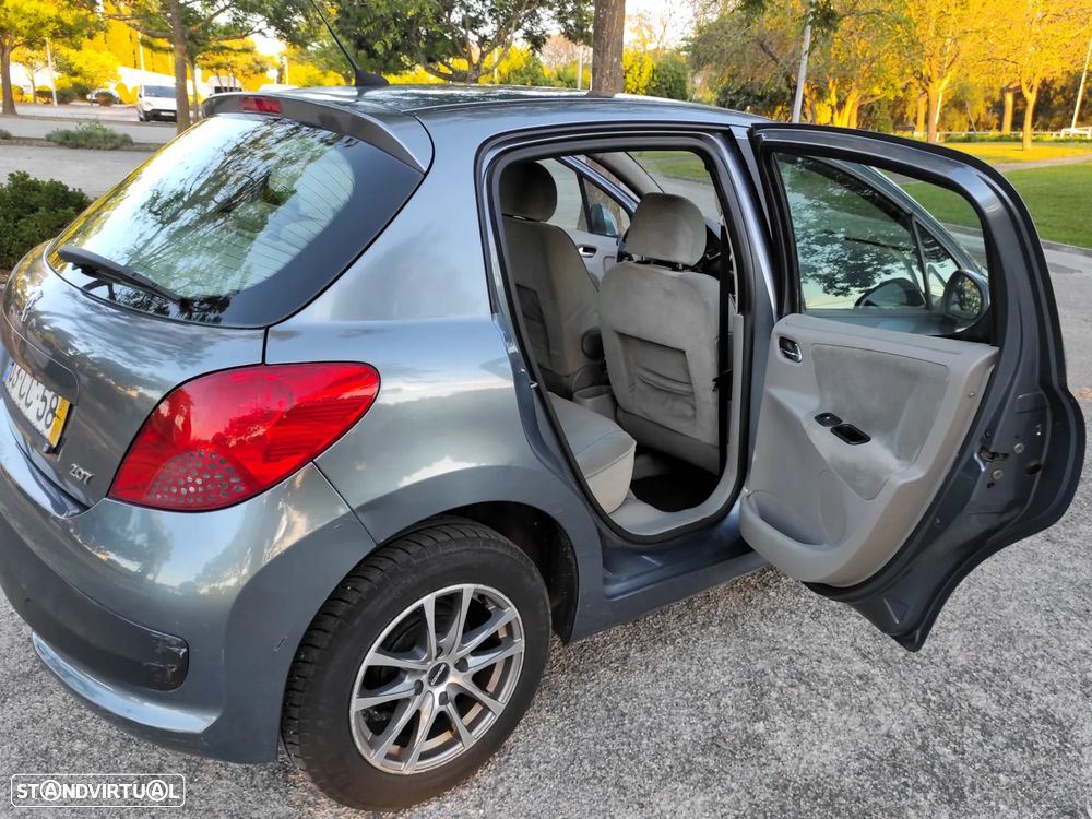 Peugeot 207 1.4 16V Trendy - 26