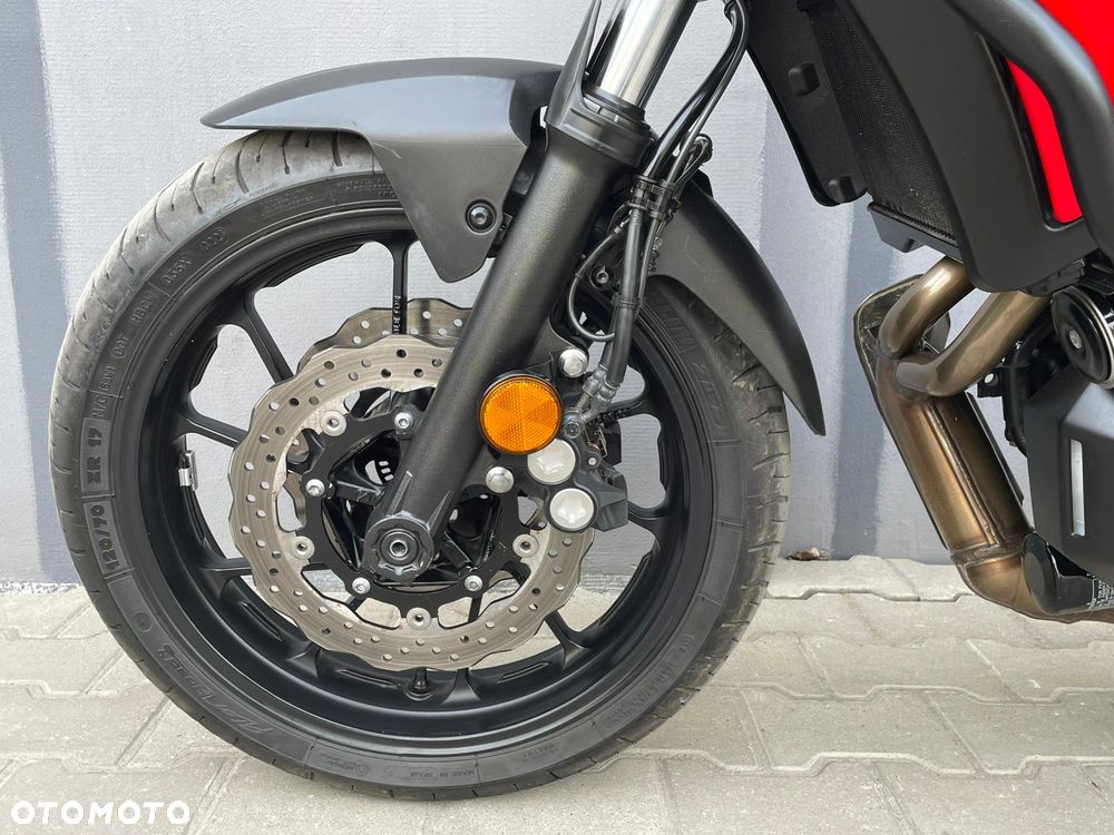 Yamaha MT - 9