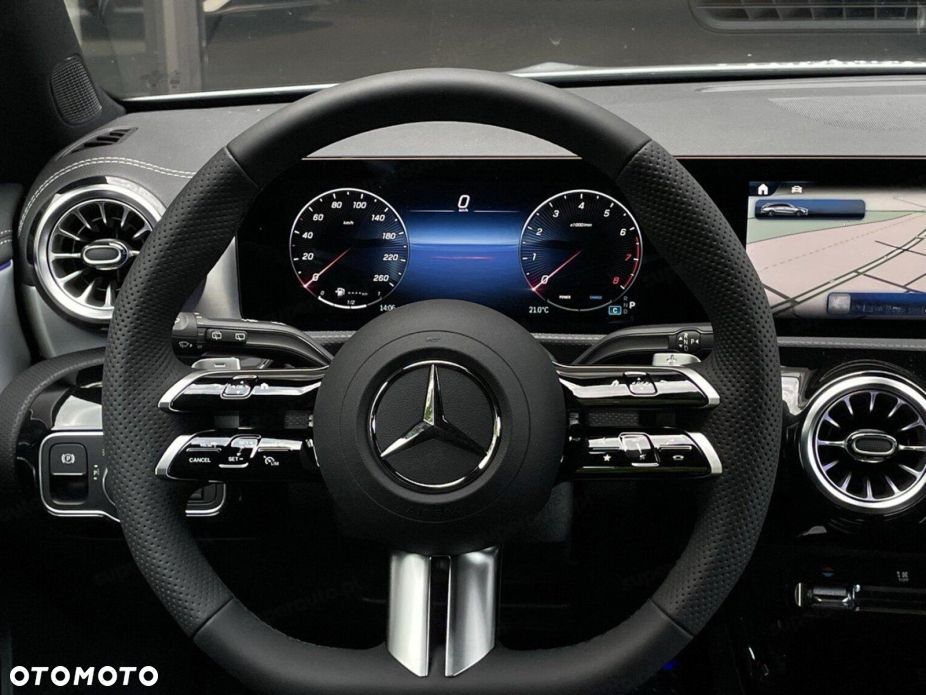 Mercedes-Benz CLA 250 4-Matic AMG Line 7G-DCT - 11